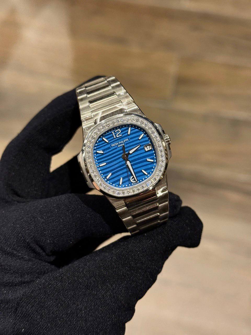 Patek Philippe Nautilus Datę. Central Srconds