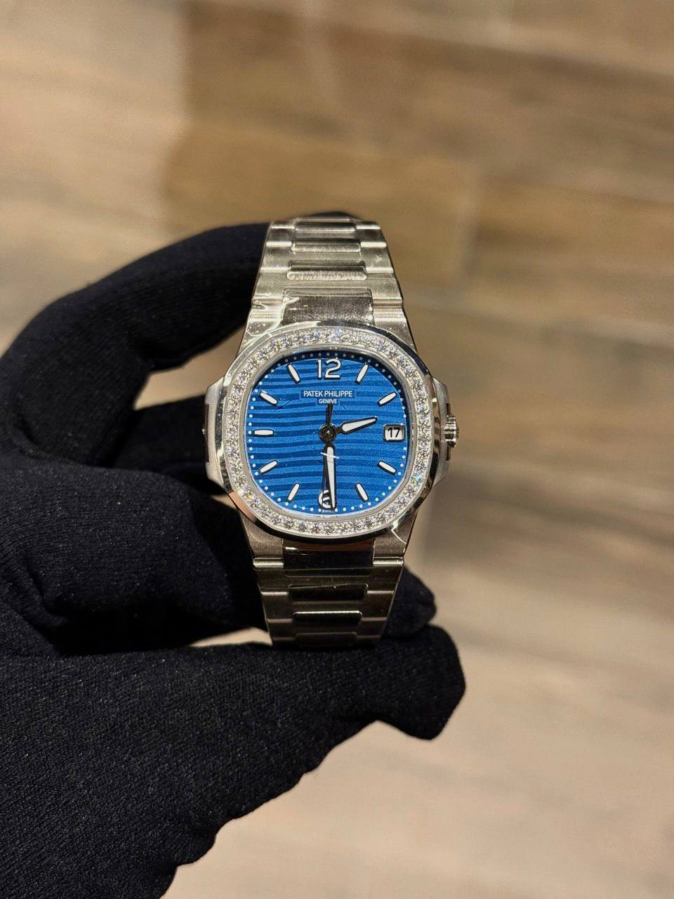 Patek Philippe Nautilus Datę. Central Srconds