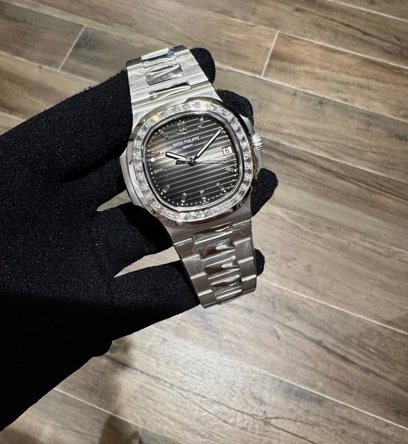 Patek Philippe Nautilus. Date. Sweep Seconds