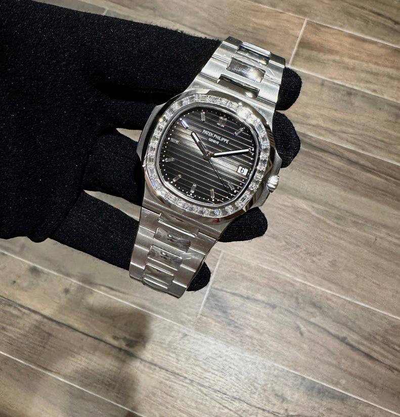 Patek Philippe Nautilus. Date. Sweep Seconds